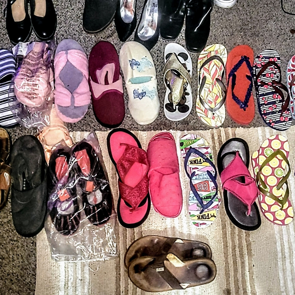 Flip-flops Size 7-8 25 pairs for $150 or $10 a pair